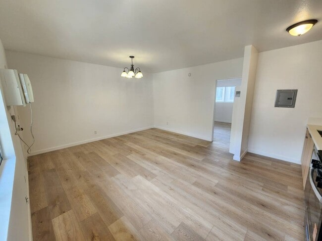 Building Photo - 914 Felspar St