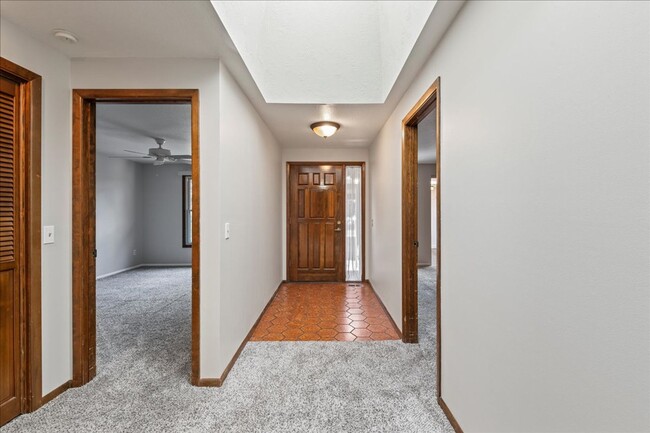Building Photo - 2 bedroom 2 bath townhome located on the B...