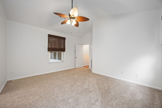 Building Photo - 8615 Saratoga Dr