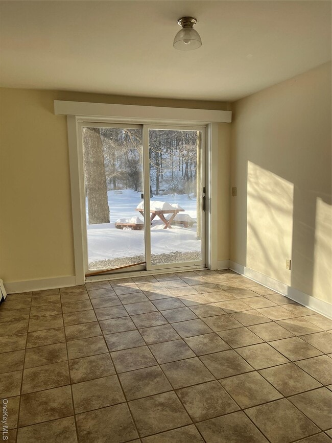 Building Photo - 703 Croton Lake Rd