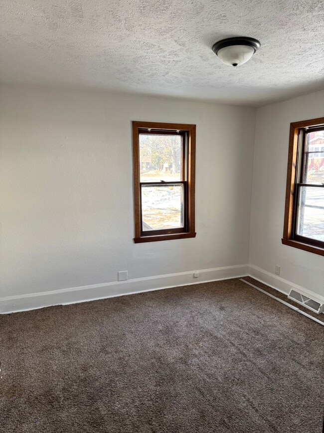 Building Photo - What a great unit!