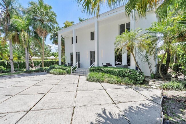 Building Photo - 9200 N Bayshore Dr