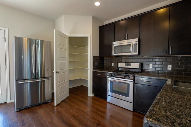 Building Photo - 10125 Milla Cir