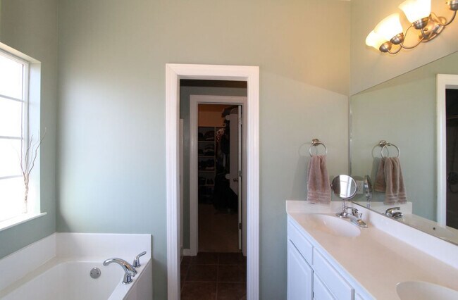 Building Photo - 11220 S Cedar St