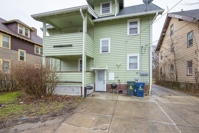 Building Photo - 2827 Avondale Ave