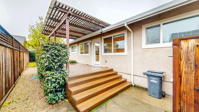 Building Photo - 1145 Edwards St