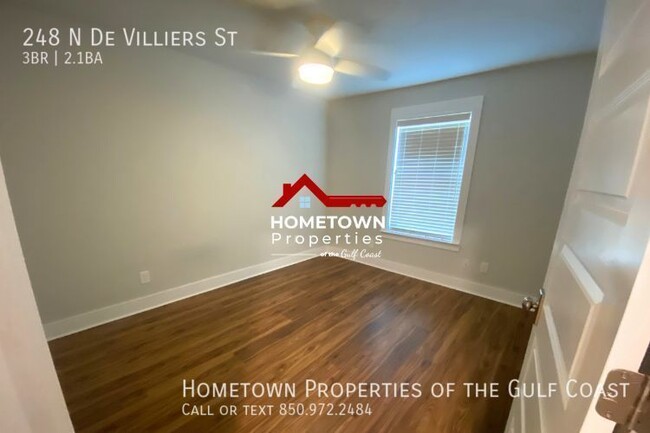 Building Photo - Beautiful Townhome Downtown Pensacola