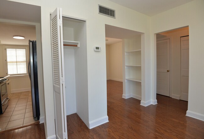 Building Photo - 1526 Palm Ave