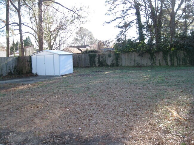 Building Photo - Home centrally located