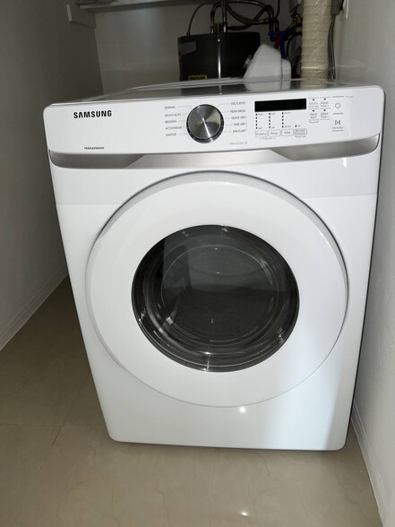 Newer LARGE capacity dryer - 5010 SW 26th Ave