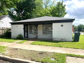 Building Photo - 3133-3135 Nathan Ave