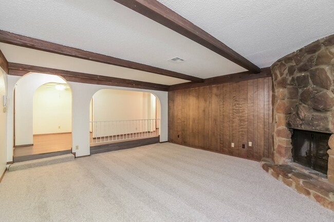 Classic unit living room (10FB10) - Vines at Eleanor