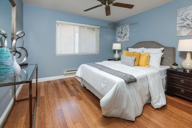 Building Photo - Large Condo with A/C, Balcony, 1 Car Garag...