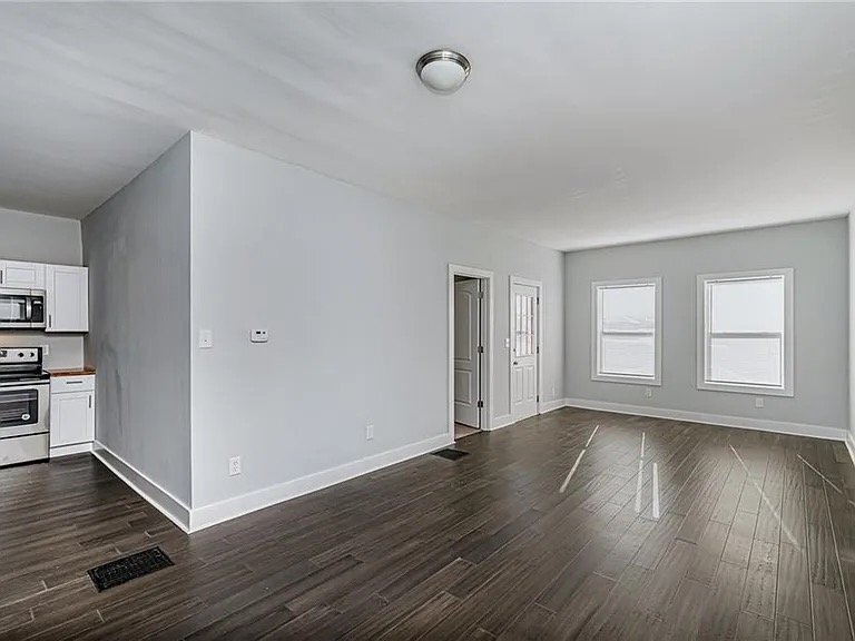 Building Photo - 1546 E Bradbury Ave