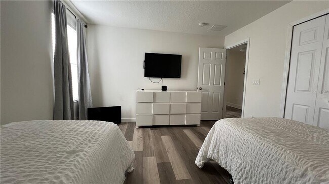 Building Photo - 720 Las Fuentes Dr