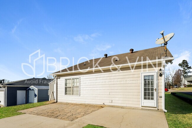 Building Photo - 229 Saratoga Ln