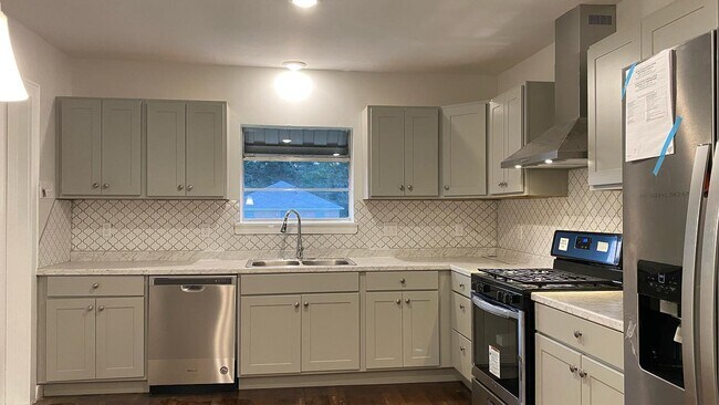 Building Photo - Farmhouse