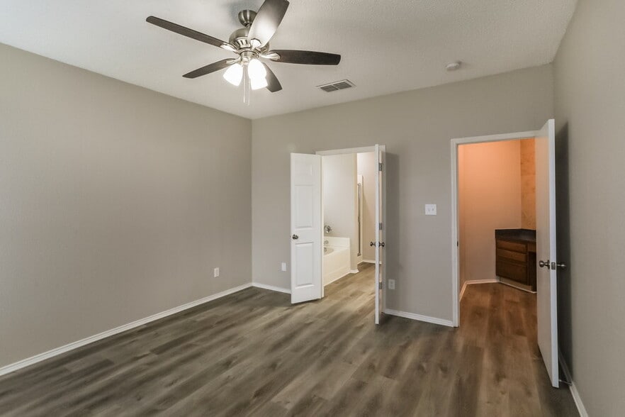 Building Photo - 4924 Cape St