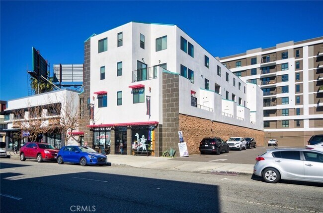 Building Photo - 137 W 6th St