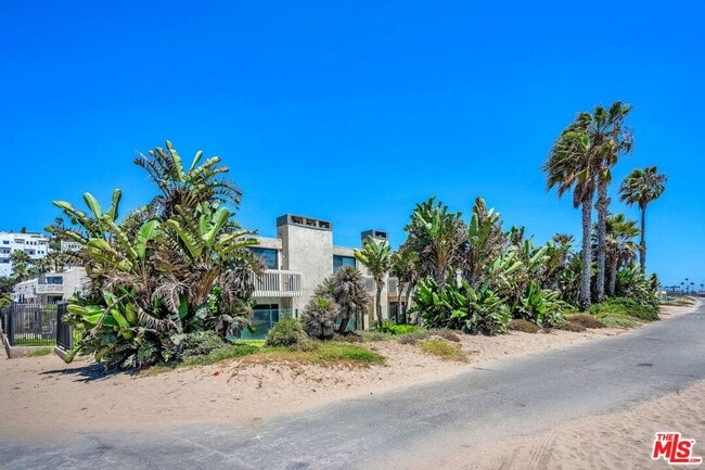 Building Photo - 7301 Vista Del Mar
