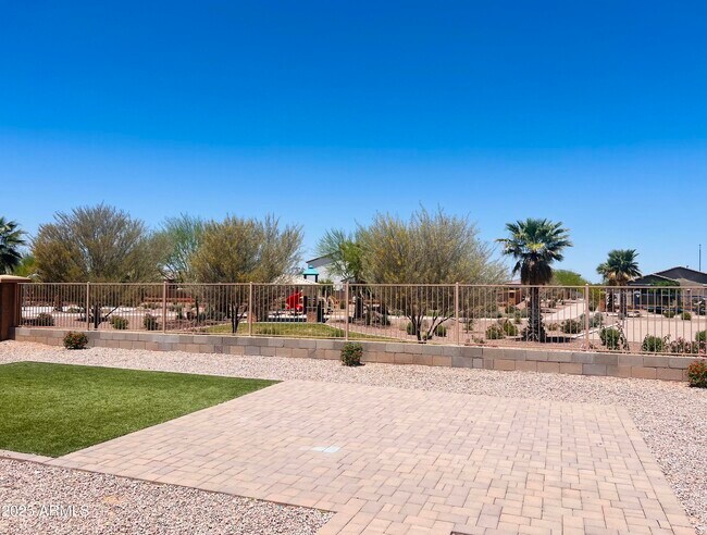 Building Photo - 2048 E Velvet Pl