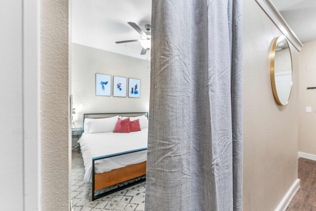 Building Photo - 501 E Oltorf St