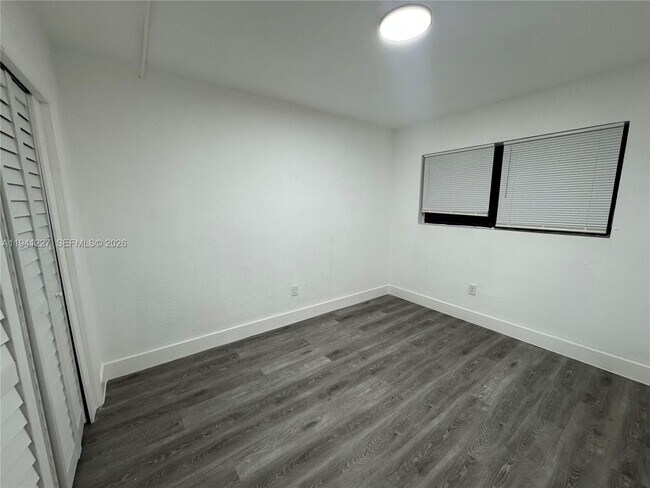 Building Photo - 1530 NE 136th St