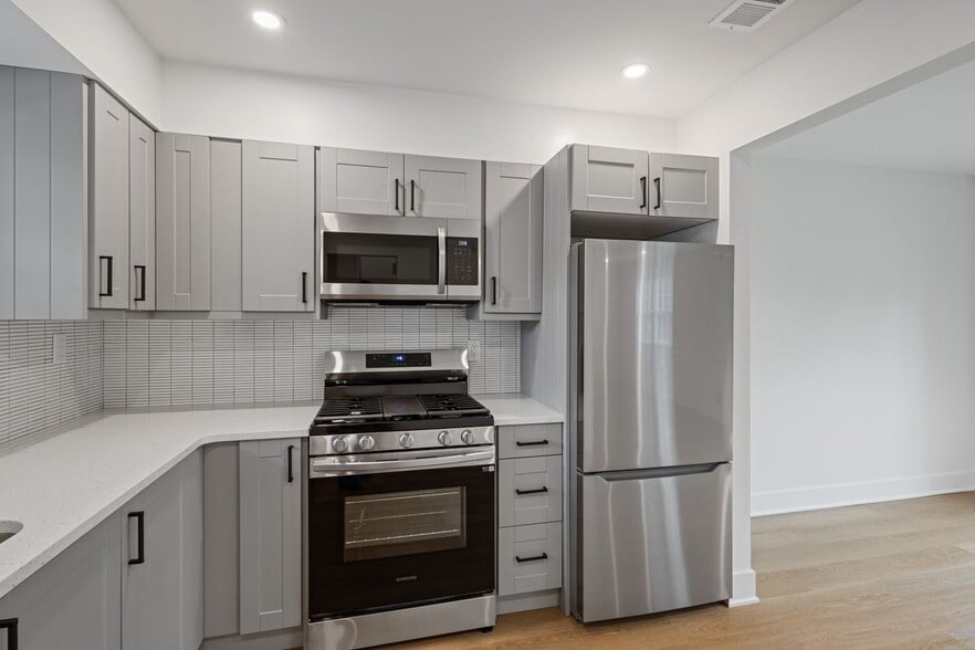 Building Photo - 5 Exeter Ct