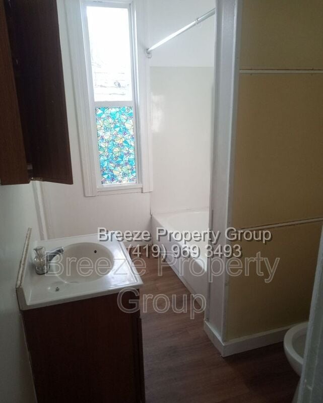 Building Photo - 323 Champion St