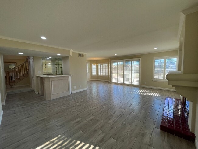 Building Photo - MOVE IN READY 5+4 in guard-gated Porter Ranch community!