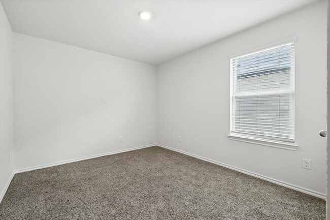 Building Photo - 11112 W Pond Dr