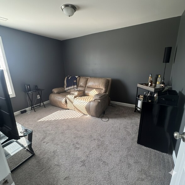 Building Photo - 370 Holly Grove Dr