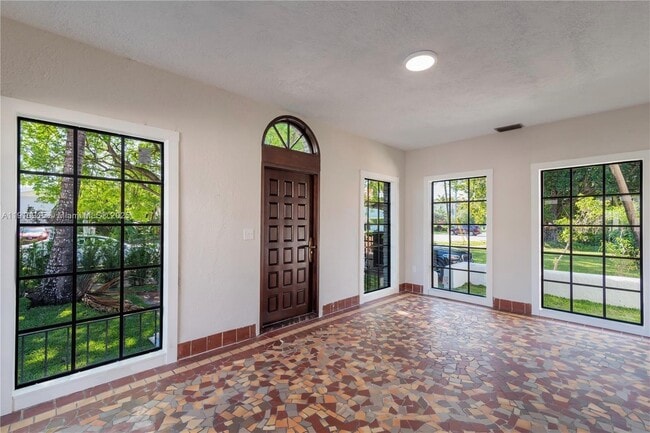 Building Photo - 3718 Sheridan Ave