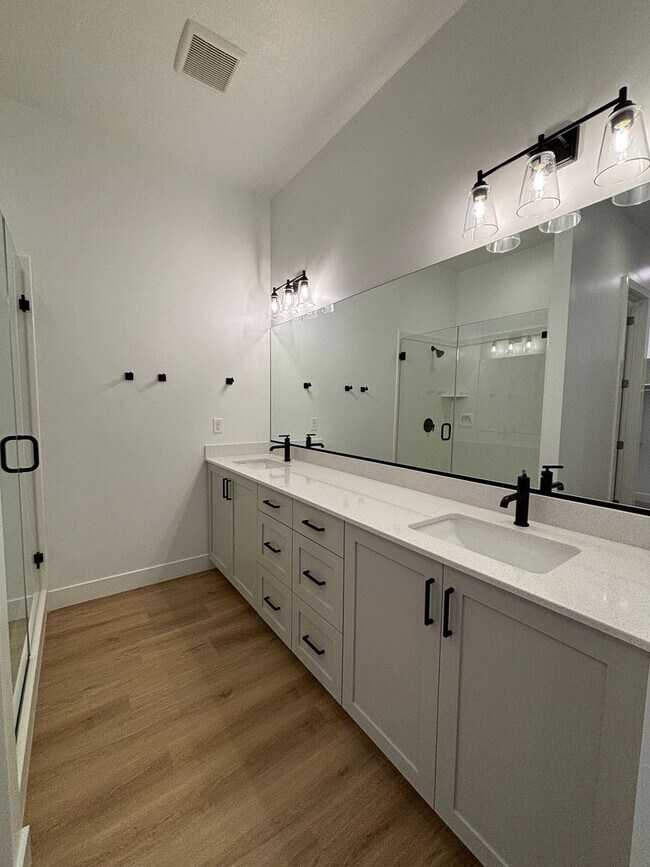 Building Photo - Woodland Estates Townhome!
