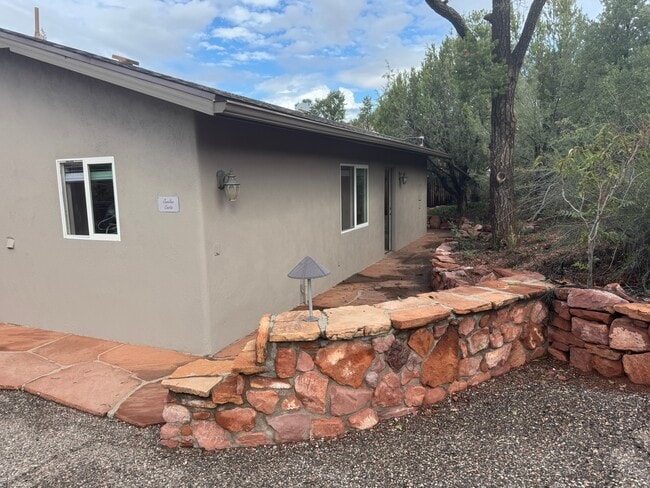 Building Photo - 120 Carol Canyon Dr