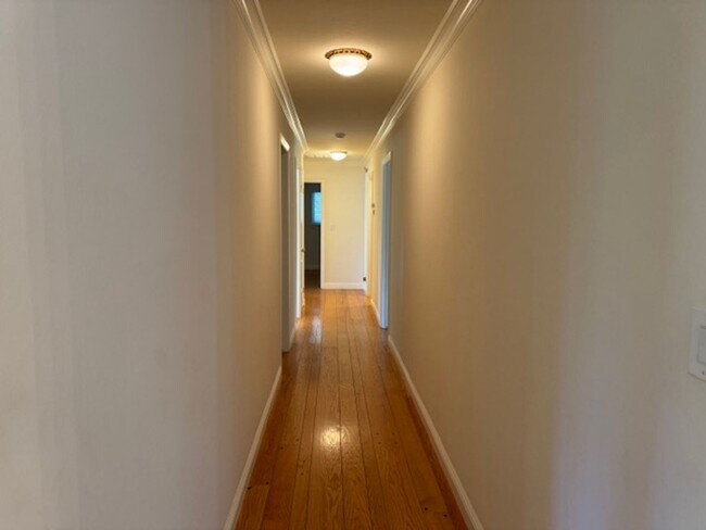 Building Photo - Single level home with pool in Whitegate c...