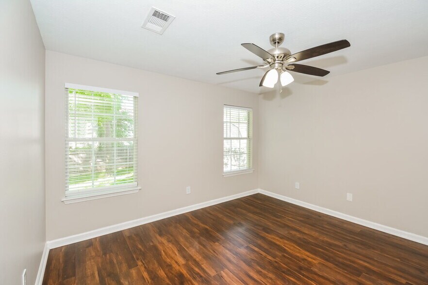 Building Photo - 405 Randall Ln