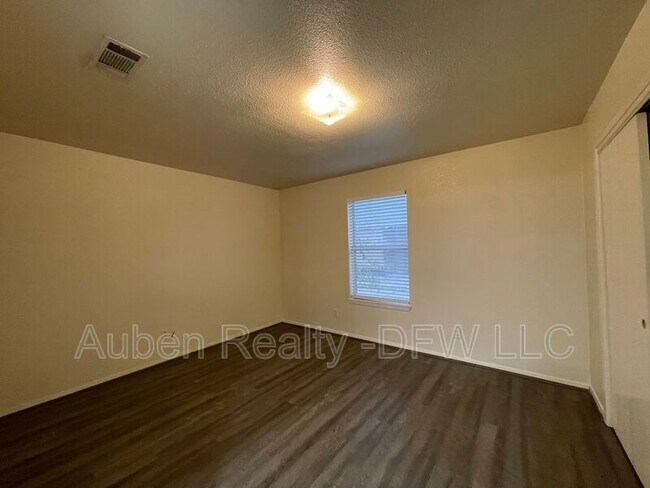 Building Photo - 121 Cambridge Dr