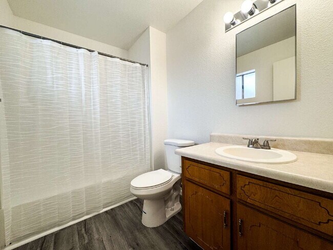 Building Photo - "Centrally located 3 bedroom, 2 bathroom H...