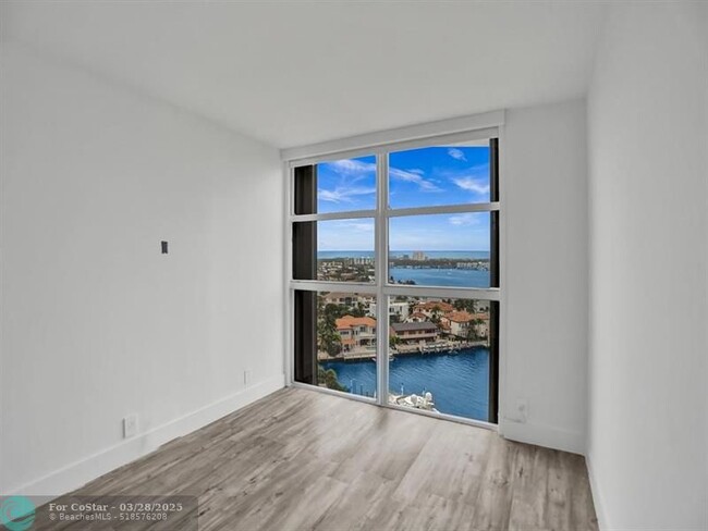 Building Photo - 1000 W Island Blvd