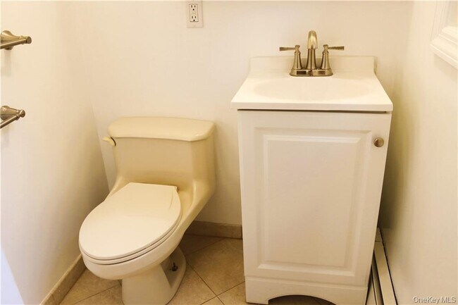 Building Photo - 5 Ridge Rd