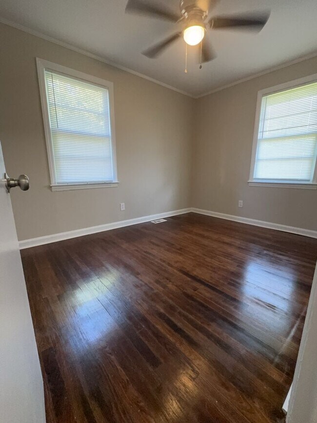 Building Photo - Cute 3 bedroom in a great location!