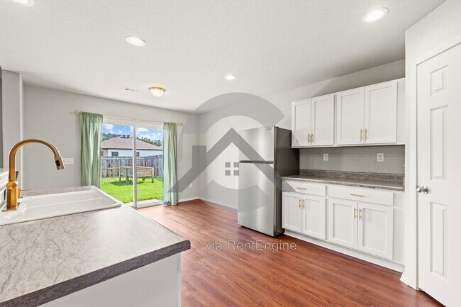 Building Photo - 10220 Brandi Kay Dr
