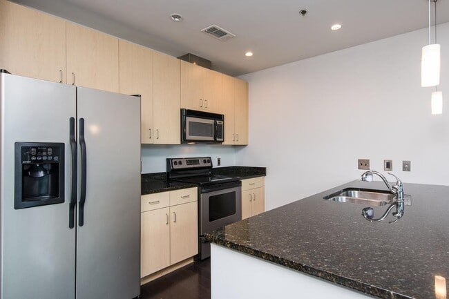 Building Photo - Beautiful Studio Condo In The Adelicia