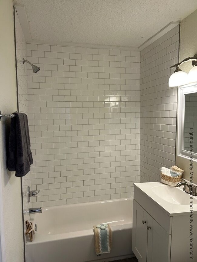 Building Photo - Beautiful 5 Bedroom Home With Modern Updates Throughout