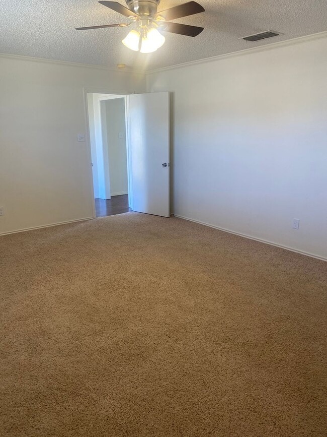 Building Photo - 3 bed 2 bath - Frenship ISD