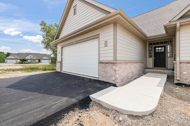 Building Photo - 1793 Cedar Ridge Dr