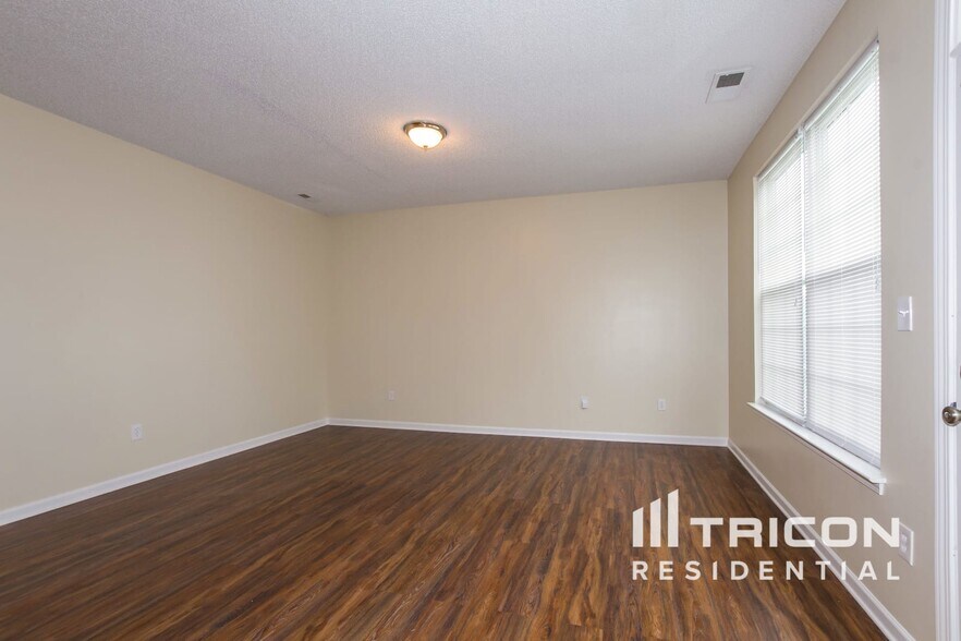 Building Photo - 4643 Fox Thorne Dr