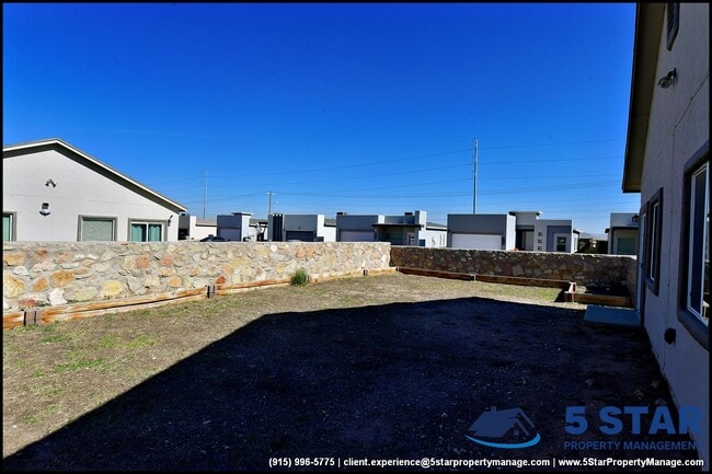 Building Photo - 14945 Tierra Escape Ave