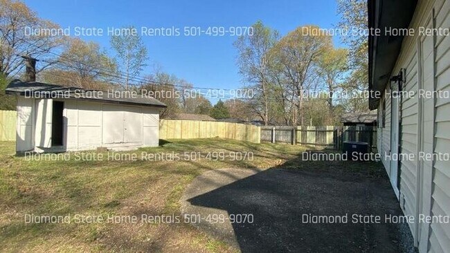 Building Photo - 633 Paul Pl